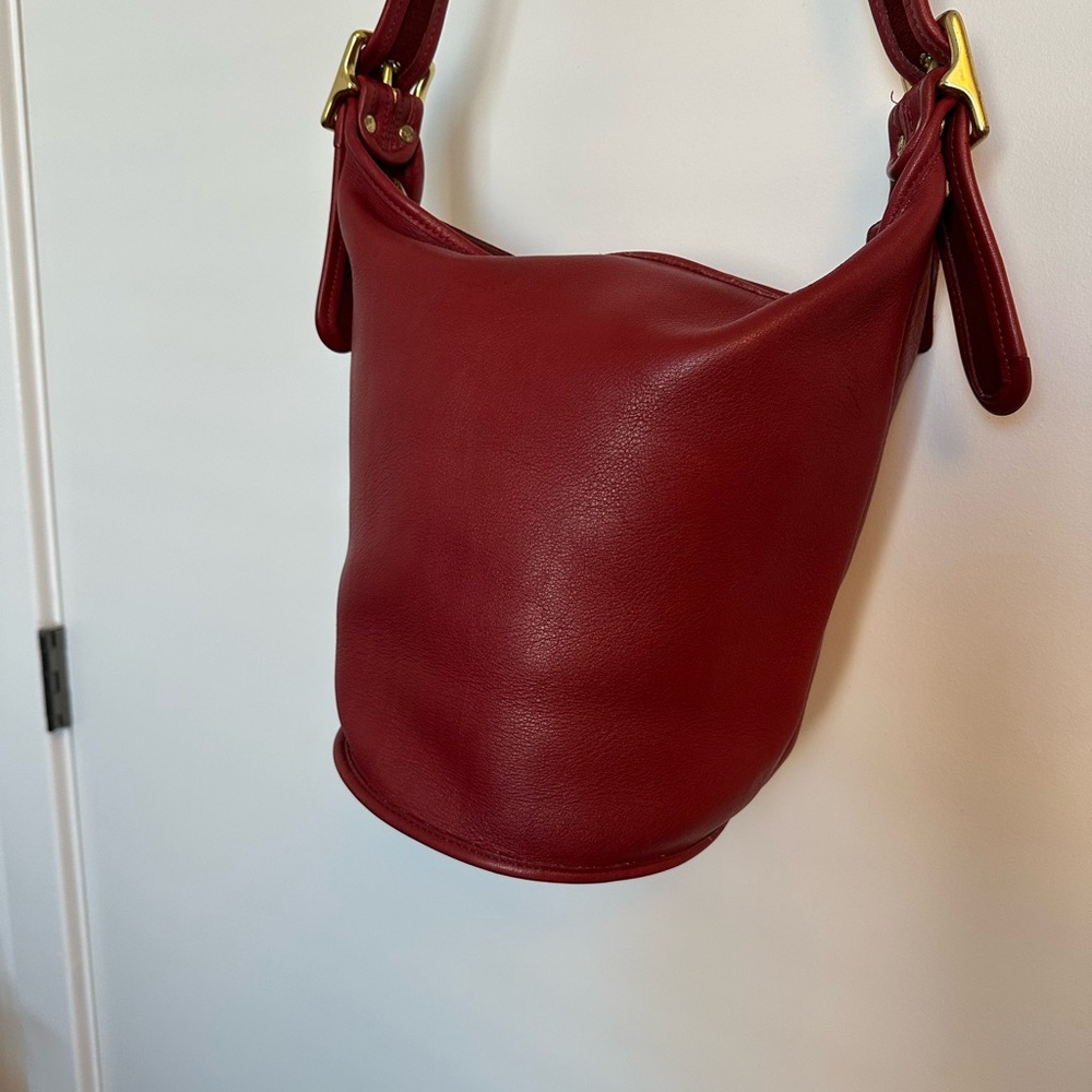 COACH Vintage 9953 Red Leather Shoulder Bag EUC - Picture 3 of 10